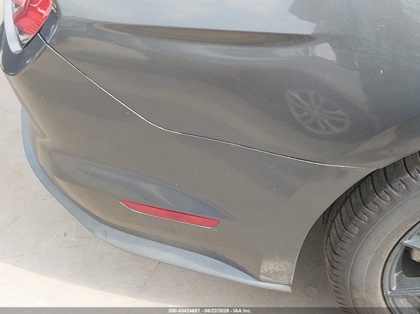 2019 FORD MUSTANG auction photo 6