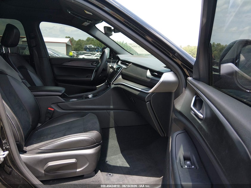 2024 JEEP GRAND CHEROKEE L auction photo 5