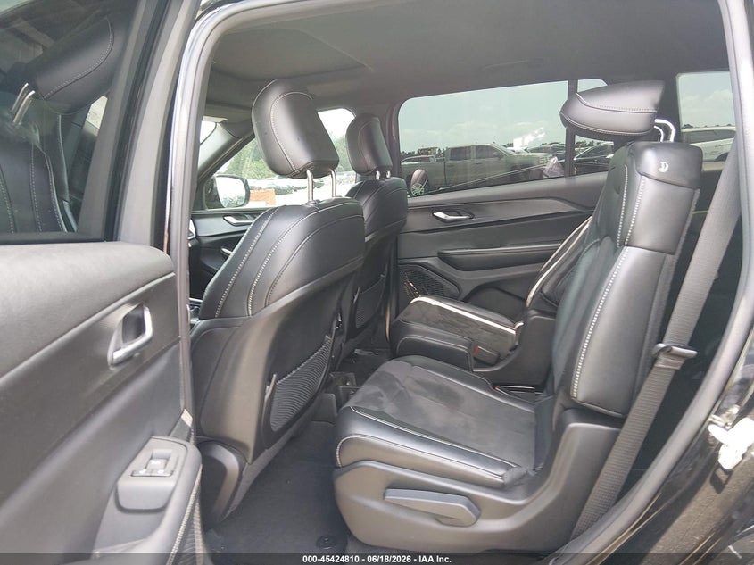 2024 JEEP GRAND CHEROKEE L auction photo 8