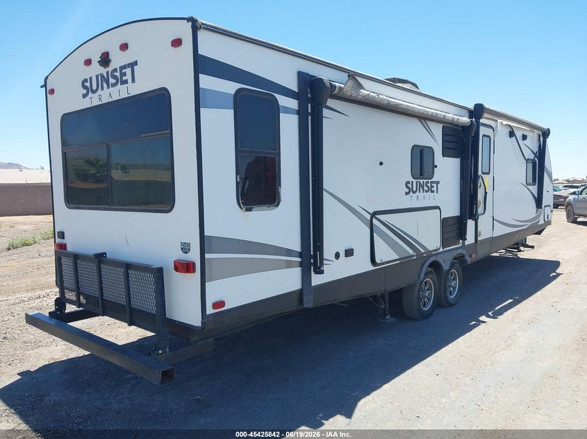 2018 SUNSET CROSSROADS RV SUNSET TRAILS 33SI auction photo 4