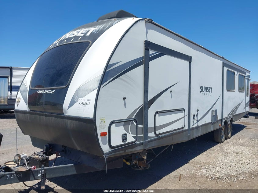 2018 SUNSET CROSSROADS RV SUNSET TRAILS 33SI auction photo 8