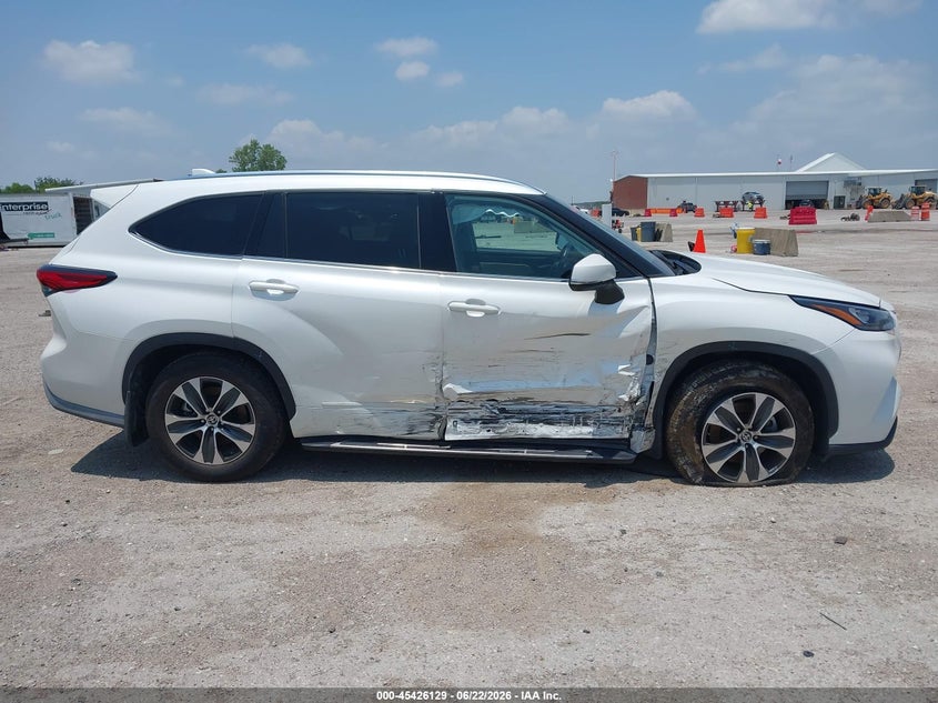 2020 TOYOTA HIGHLANDER XLE — Photo 13