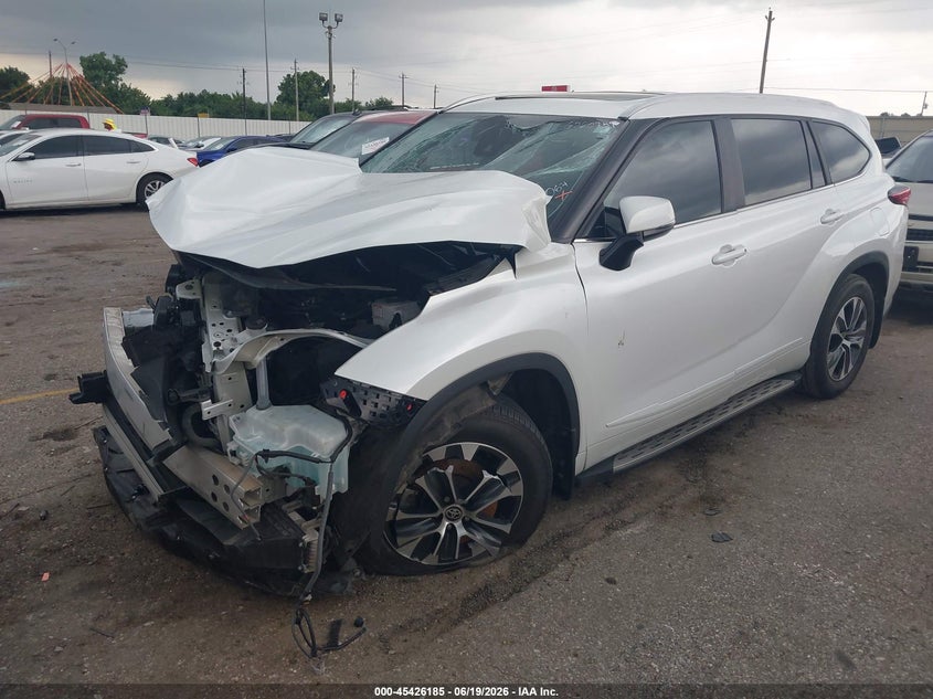 2023 TOYOTA HIGHLANDER auction photo 2