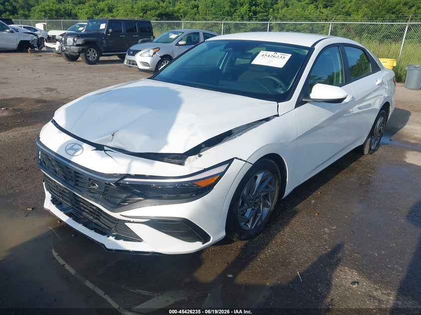 2024 HYUNDAI ELANTRA auction photo 2