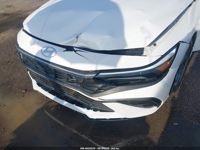 2024 HYUNDAI ELANTRA auction photo 6