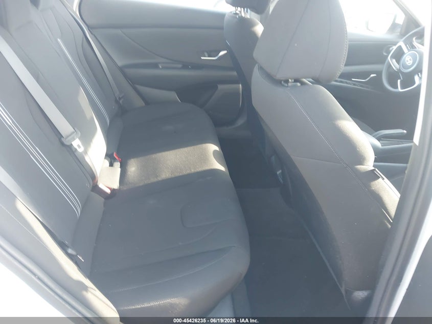2024 HYUNDAI ELANTRA auction photo 8
