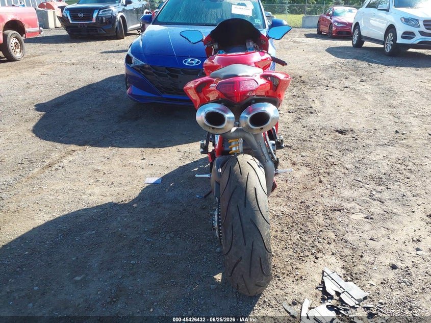 2010 Ducati 1198 Base / S VIN: ZDM1XBLW4AB026218 Lot: 45426432