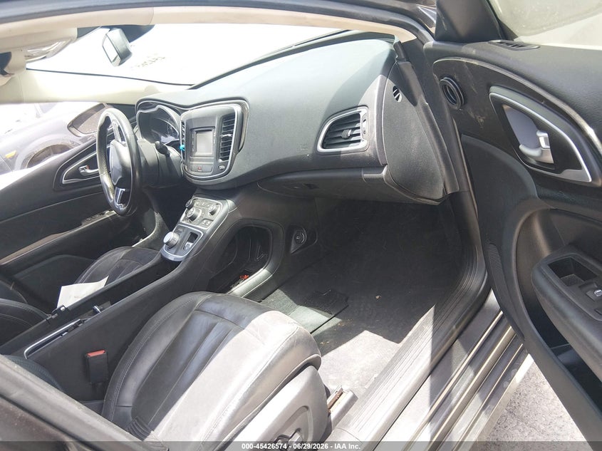 2015 CHRYSLER 200 auction photo 5