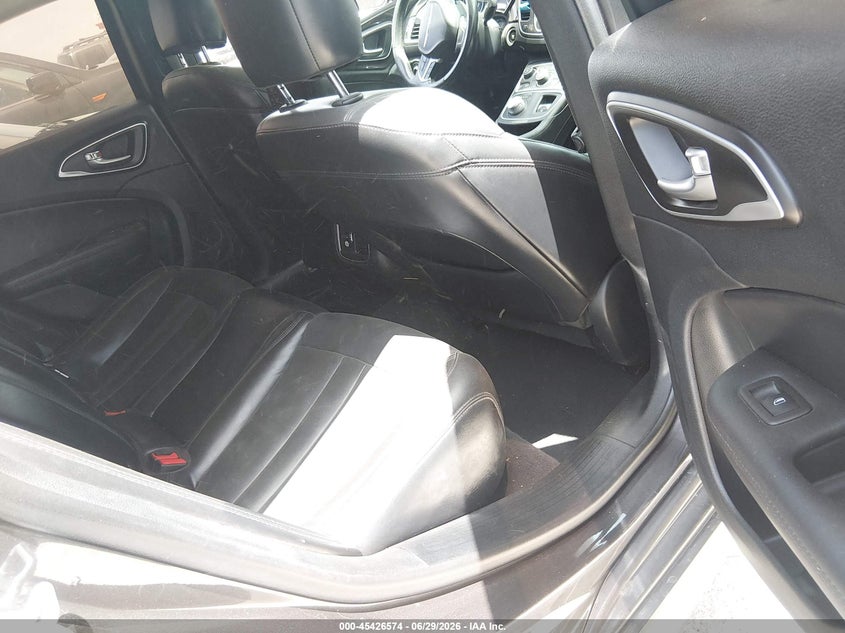 2015 CHRYSLER 200 auction photo 8