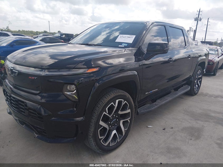 2024 CHEVROLET SILVERADO EV auction photo 2