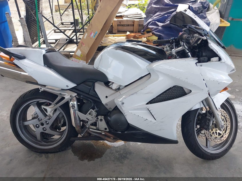 2004 Honda Vfr800 VIN: JH2RC46154M600699 Lot: 45427178