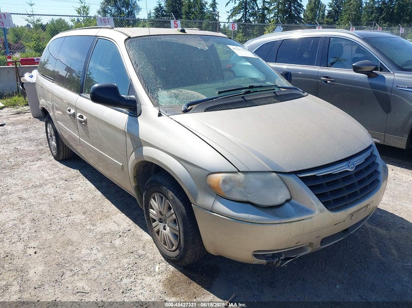2005 Chrysler Town & Country Lx