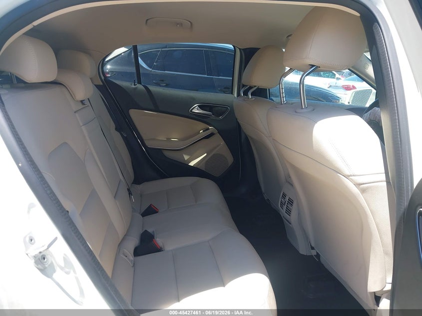 2018 MERCEDES-BENZ GLA 250 — Photo 8