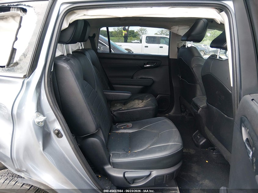 TOYOTA HIGHLANDER - zdjęcie 8