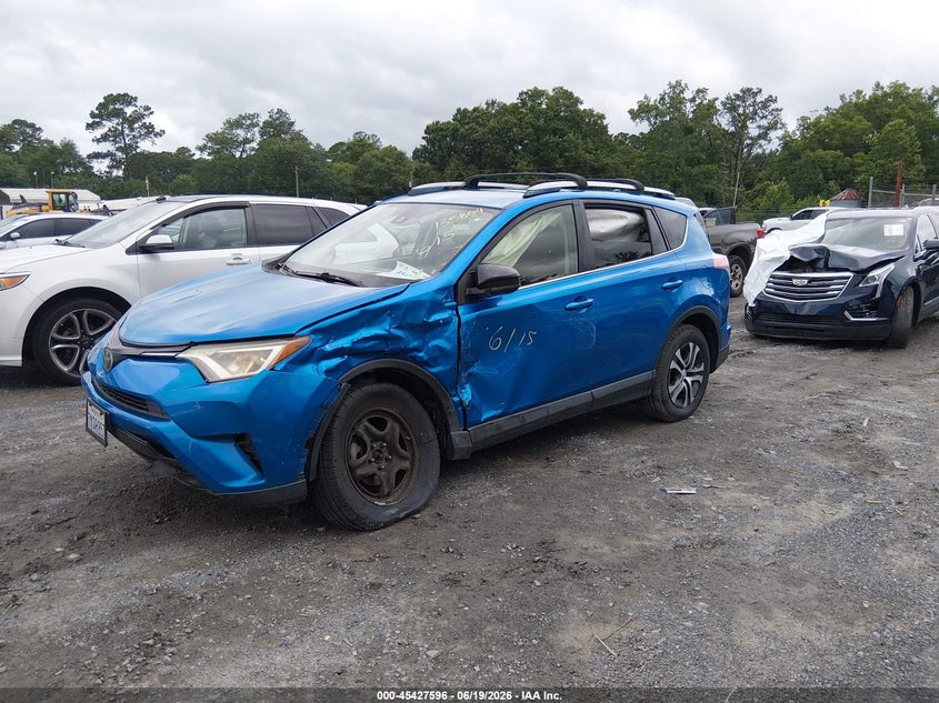 2017 Toyota RAV 4, Лівий перед, IAAI, VIN JTMZFREV5HJ135804 — фото 2
