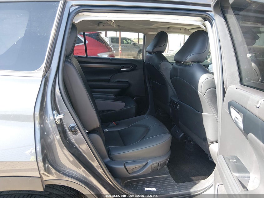 TOYOTA HIGHLANDER - zdjęcie 8