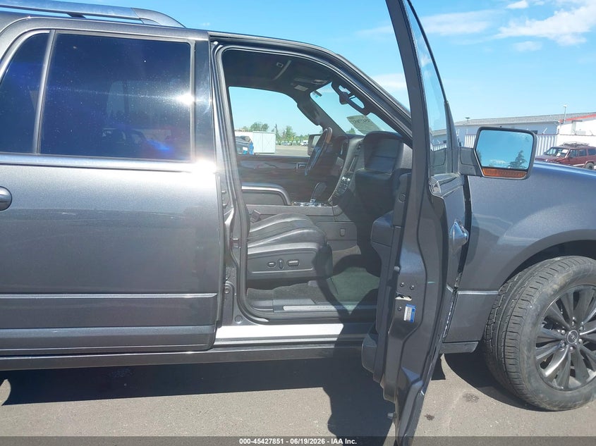 2016 LINCOLN NAVIGATOR L auction photo 5