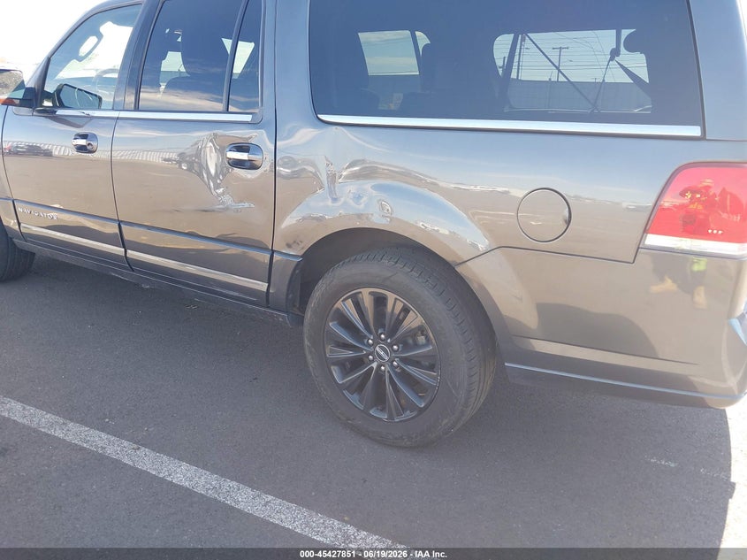 2016 LINCOLN NAVIGATOR L auction photo 6