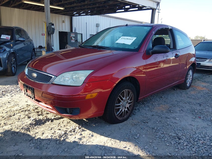 2005 Ford Focus Zx3 3FAFP31N15R144364 photo 1
