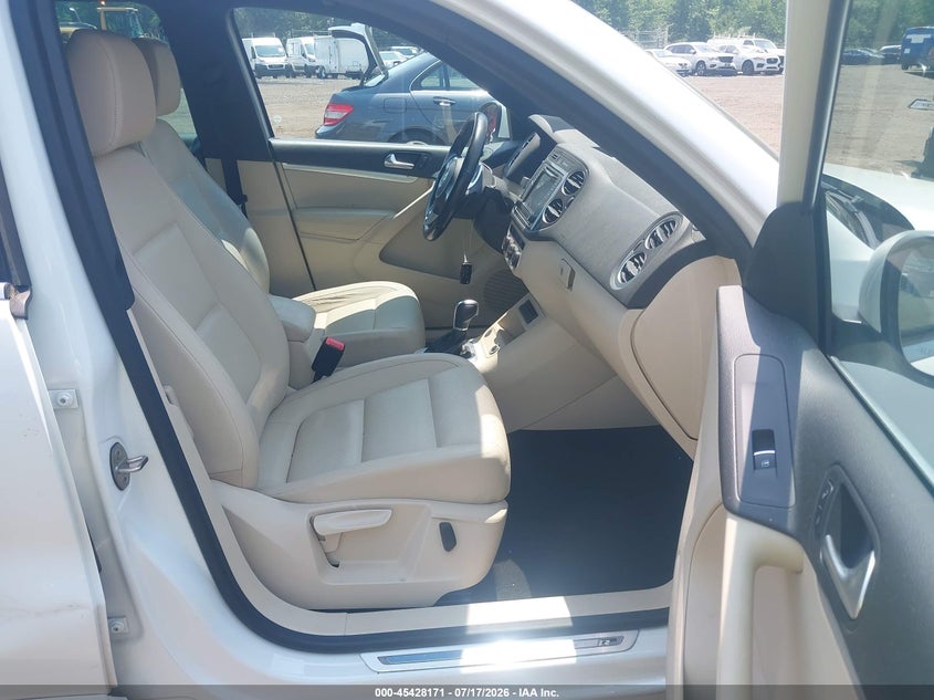 2016 VOLKSWAGEN TIGUAN auction photo 5
