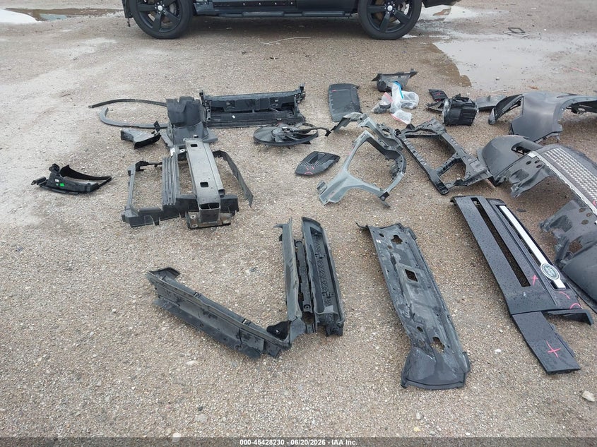 2024 Land Rover Defender 130 P400 S VIN: SALEJFEU3R2313314 Lot: 45428230