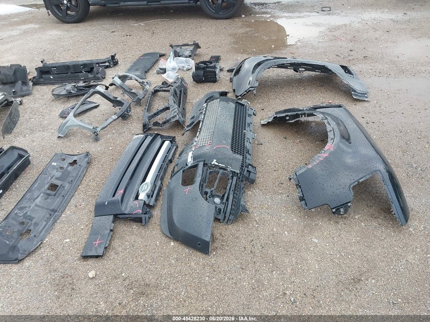 2024 Land Rover Defender 130 P400 S VIN: SALEJFEU3R2313314 Lot: 45428230