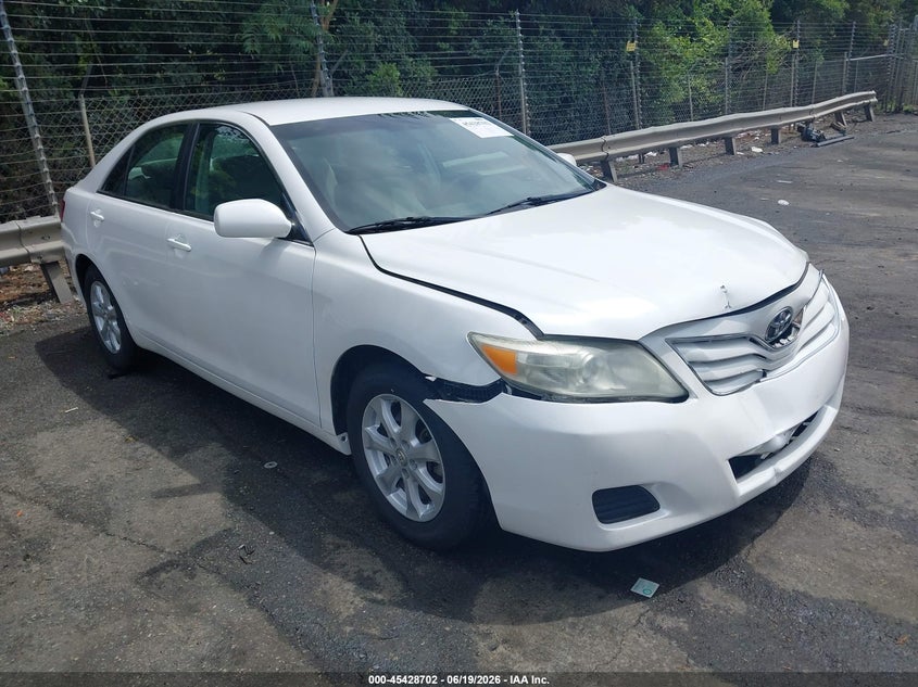 2011 TOYOTA CAMRY LE