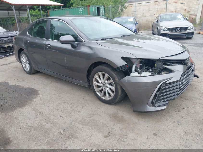2021 TOYOTA CAMRY auction photo 1