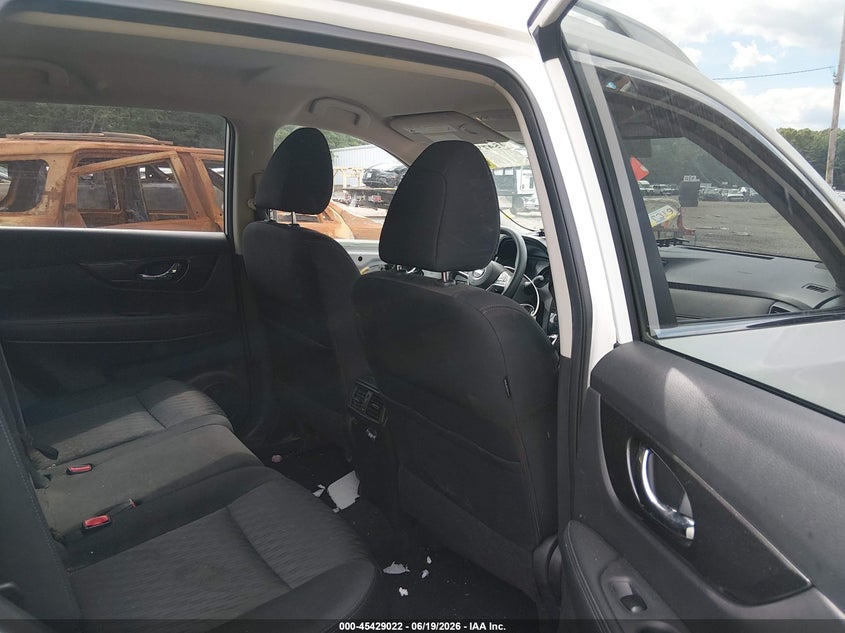 2017 NISSAN ROGUE auction photo 8
