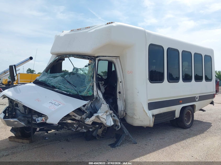 2019 FORD E-450 CUTAWAY auction photo 2