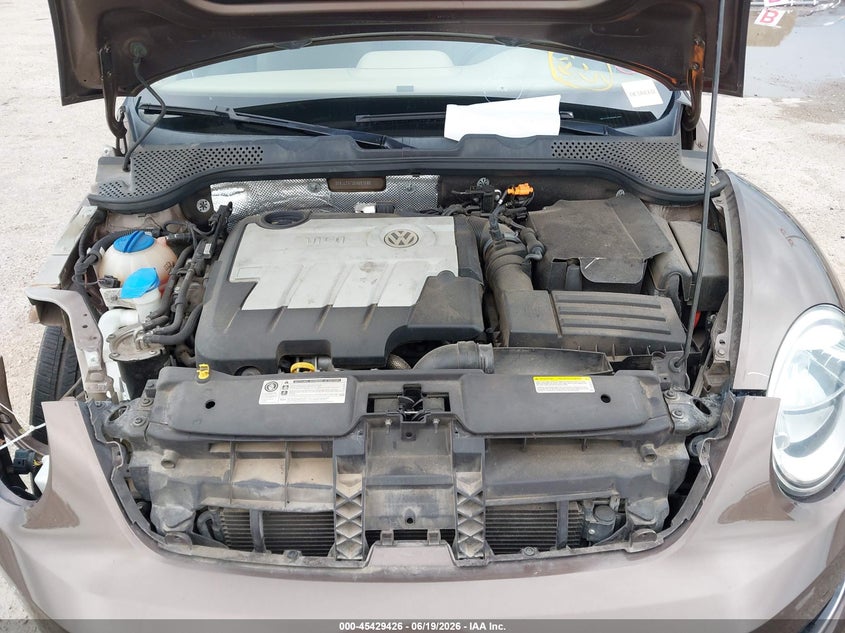 VOLKSWAGEN BEETLE 2014 VIN 3VWJL7AT2EM651595