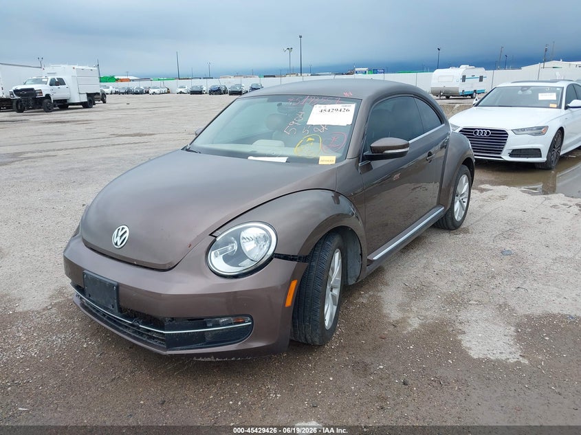 2014 VOLKSWAGEN BEETLE auction photo 2