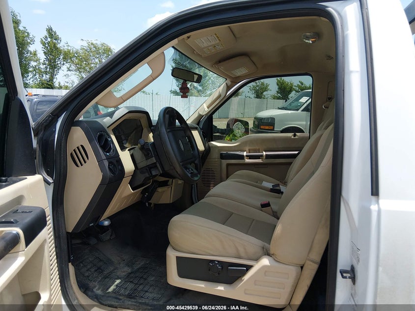 2008 Ford F-550 Chassis Xl/Xlt VIN: 1FDAF56R08EC98078 Lot: 45429539