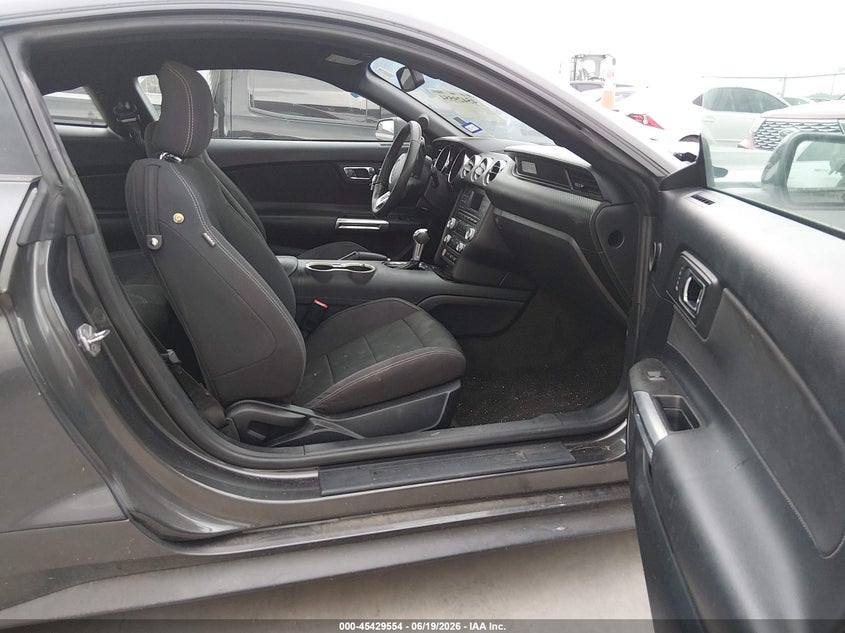 2017 FORD MUSTANG auction photo 5