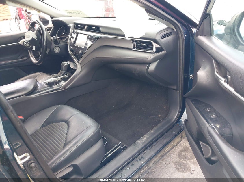 2019 TOYOTA CAMRY auction photo 5