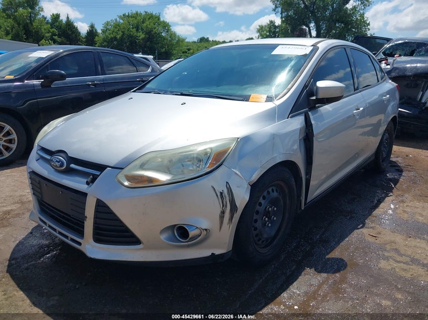 Vin: 1fahp3f2xcl273027, lot: 45927761, ford focus se 20122