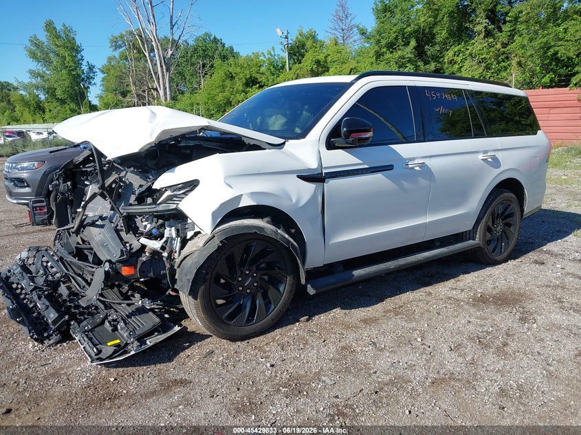 2025 Lincoln Navigator Reserve, Front End, IAAI, VIN 5LMJJ2LGXSEL01265 — photo 2
