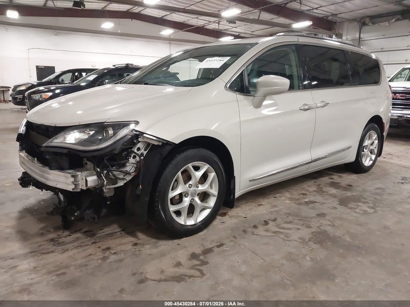 Vin: 2c4rc1eg9hr635715, lot: 45928384, chrysler pacifica touring-l plus 20172