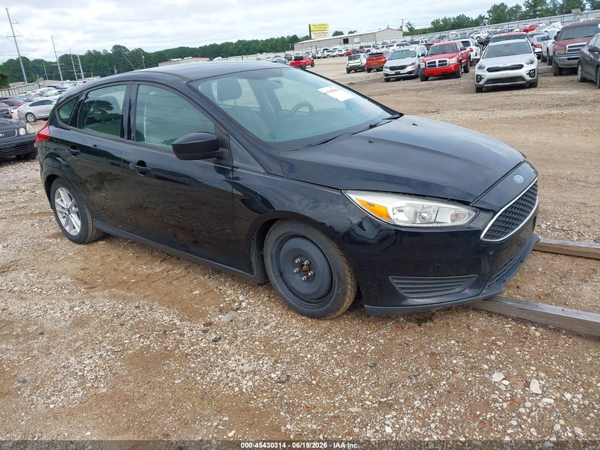 Vin: 1fadp3k26jl251804, lot: 45928414, ford focus se 2018 img_1