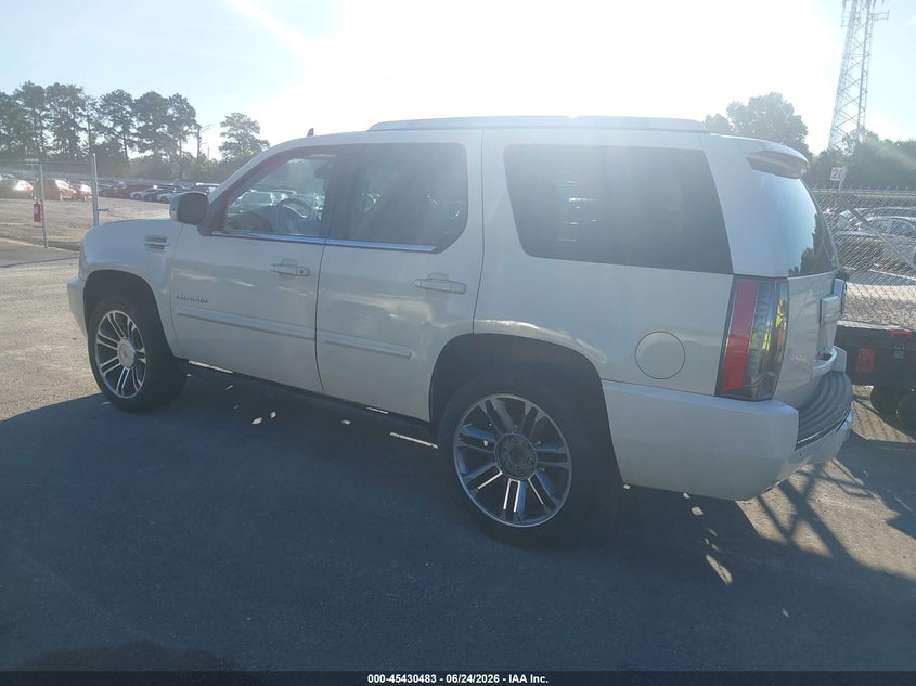 2013 CADILLAC ESCALADE auction photo 3