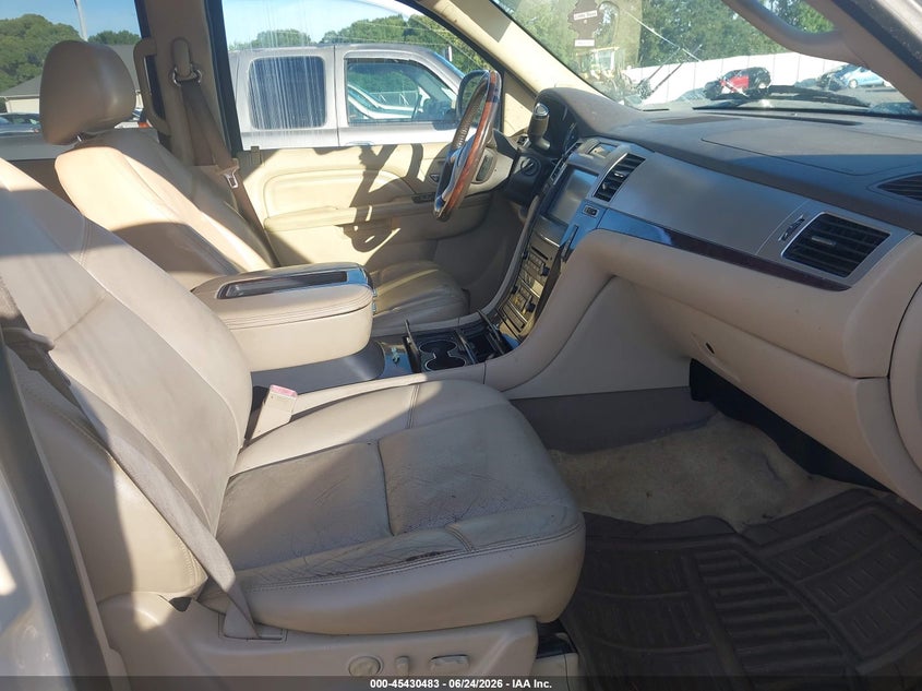 2013 CADILLAC ESCALADE auction photo 5