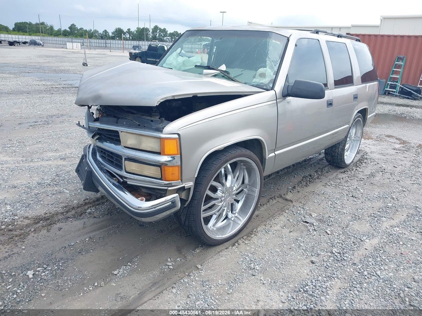 1999 CHEVROLET TAHOE auction photo 2