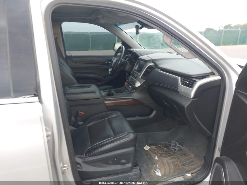 2017 GMC YUKON XL auction photo 5