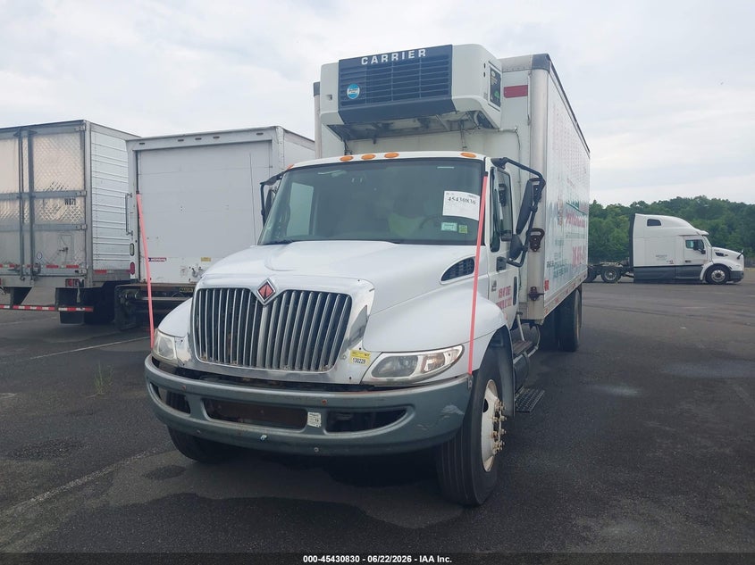 2002 INTERNATIONAL 4000 auction photo 2