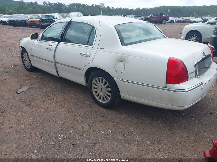 2004 LINCOLN TOWN CAR auction photo 3