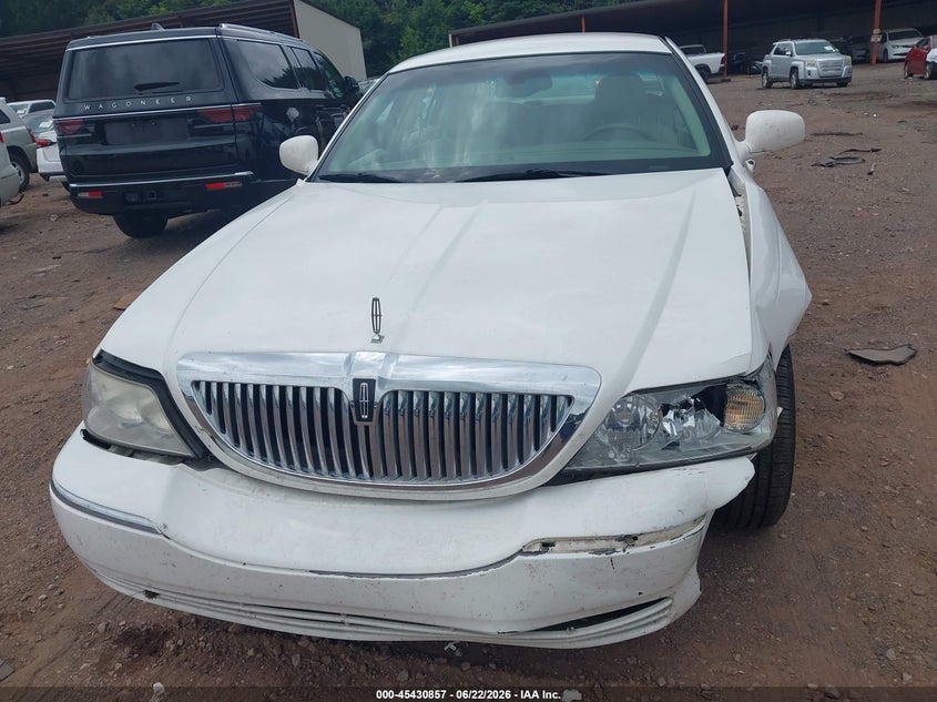 2004 LINCOLN TOWN CAR auction photo 6