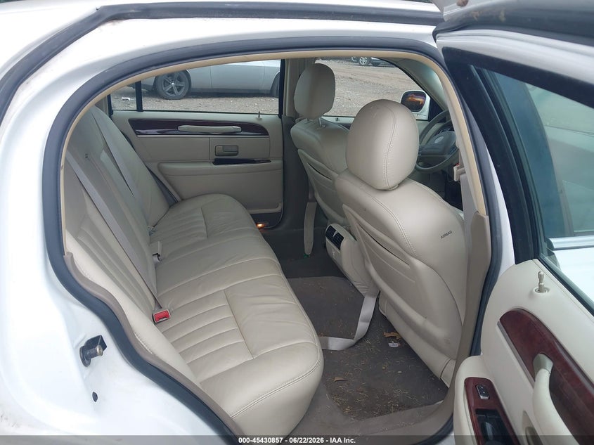 2004 LINCOLN TOWN CAR auction photo 8