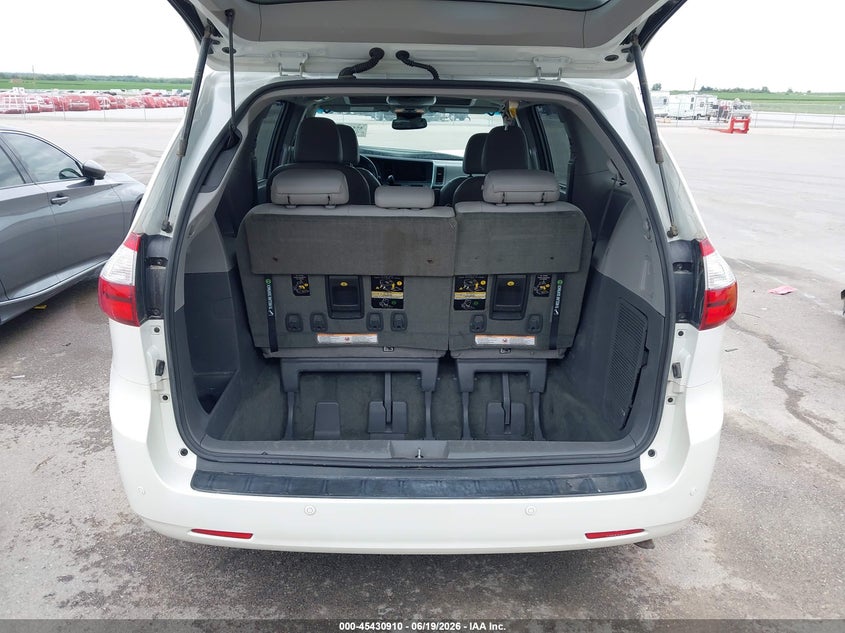 AtlanticExpress - Toyota Sienna