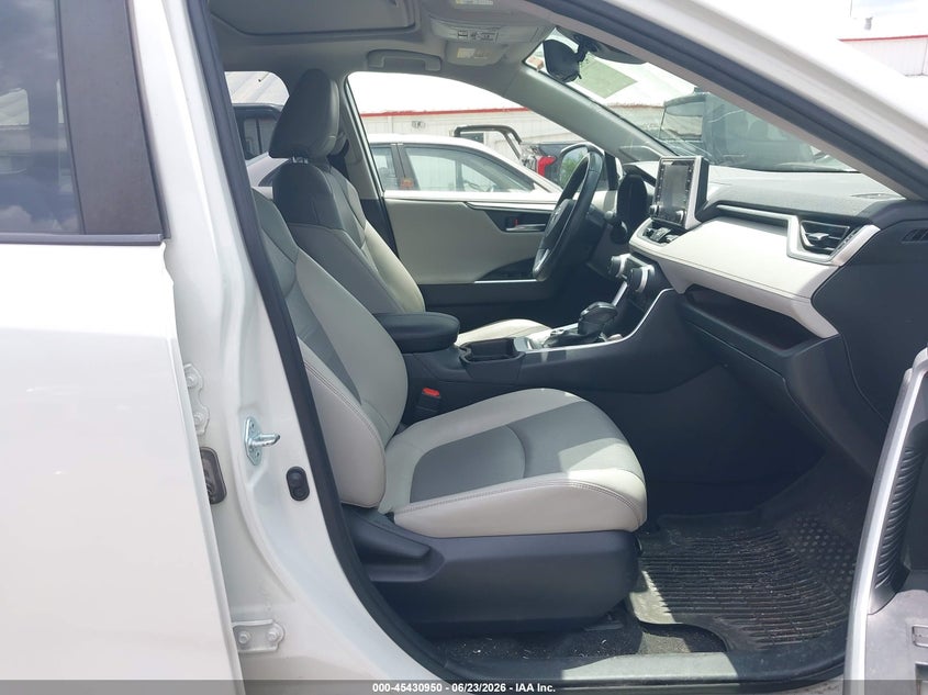2020 TOYOTA RAV4 auction photo 5