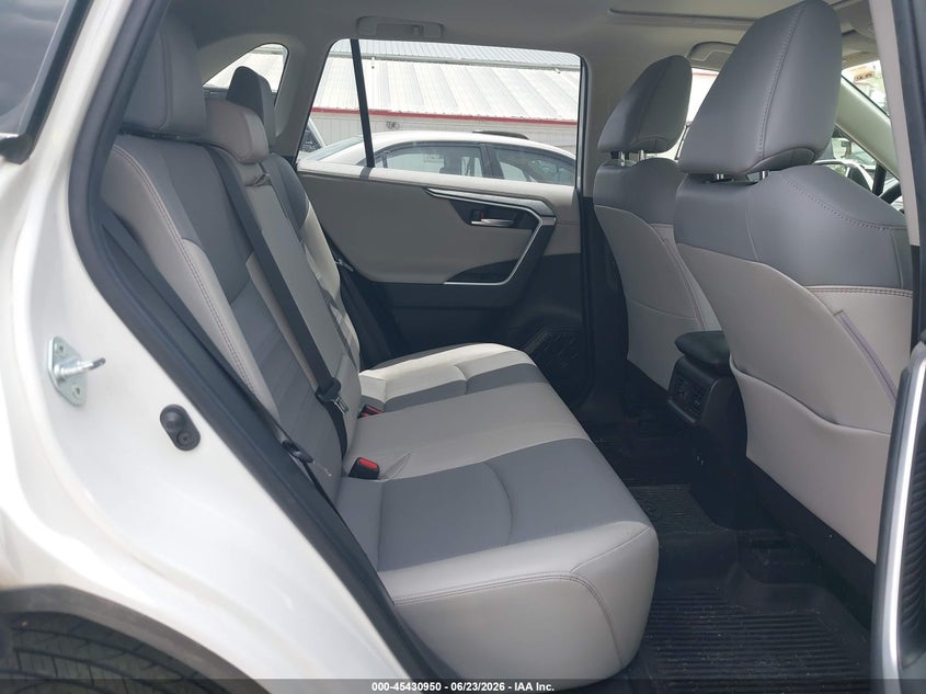 2020 TOYOTA RAV4 auction photo 8